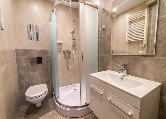 Ata Проживание в семье Миколайки